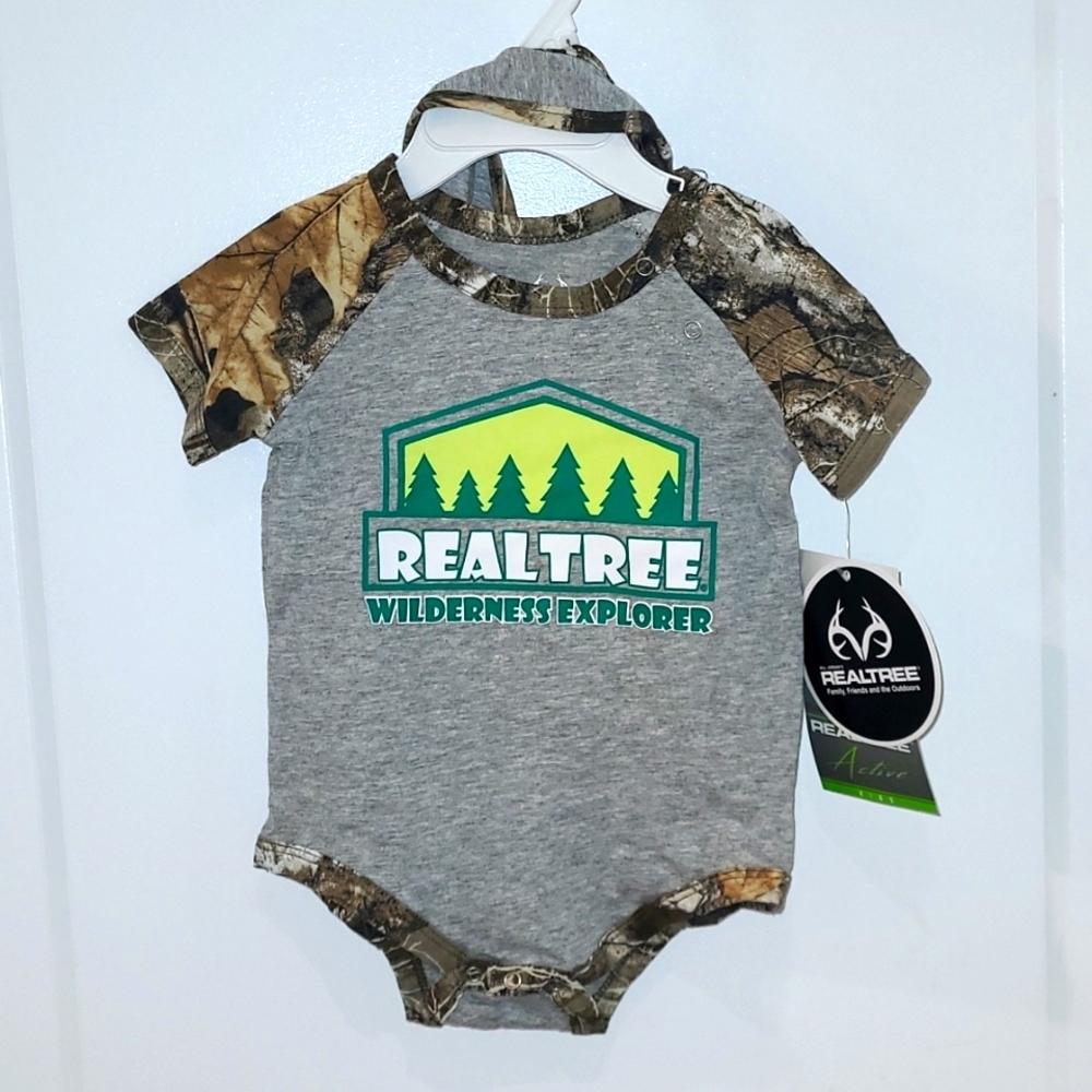 RealTree by Colosseum | Infant boys camo bodysuit and bib set | 3-6 months - Picture 3 of 4